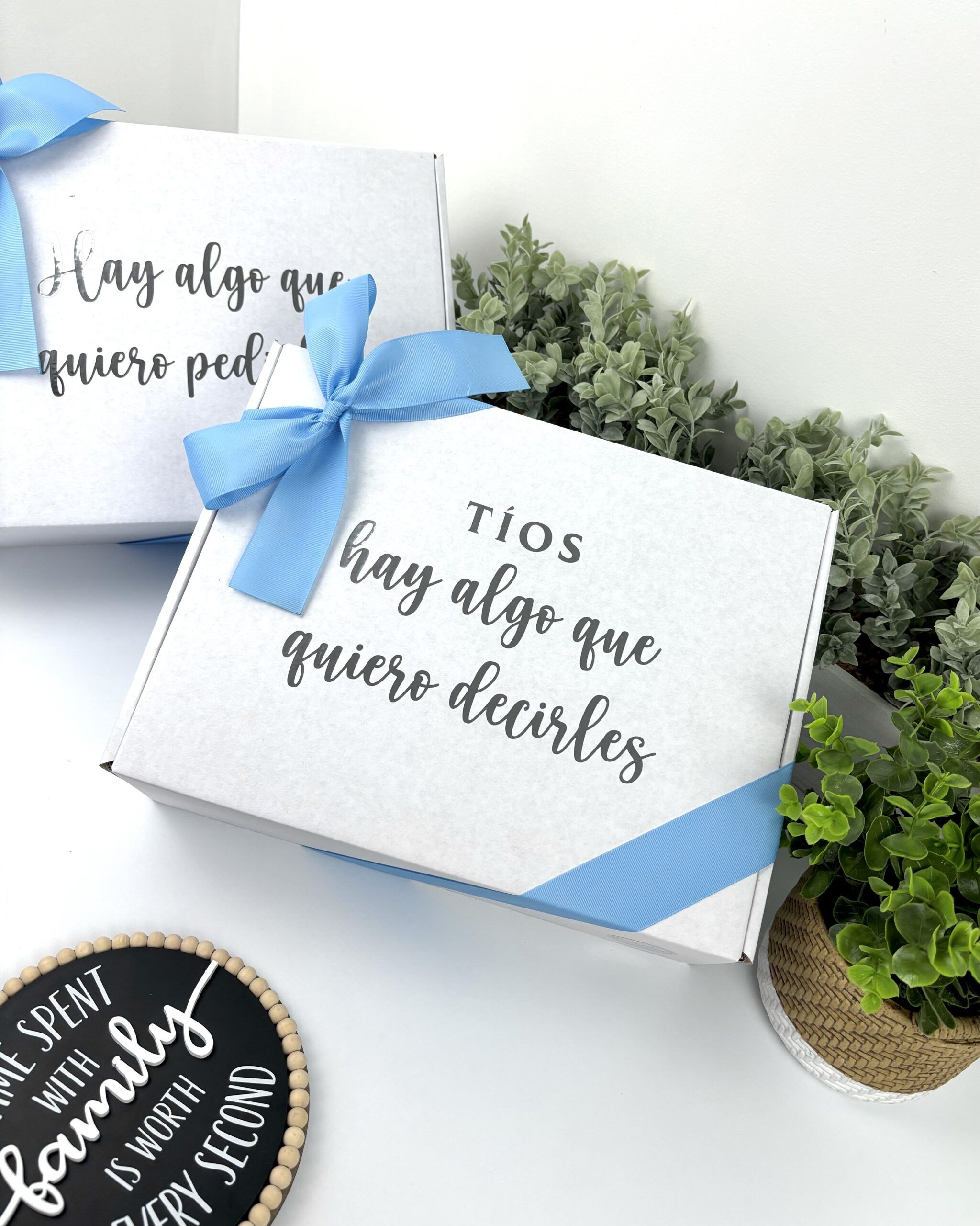Cajas personalizadas para padrinos gift boxes color blanco con liston azul