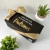 Caja personalizada con 2 diseños kraft mate, presentación en caja negra con listón dorado y texto “Gracias por aceptar ser mis padrinos”, ideal para regalar junto a plantas pequeñas o combinar con otros diseños únicos.
