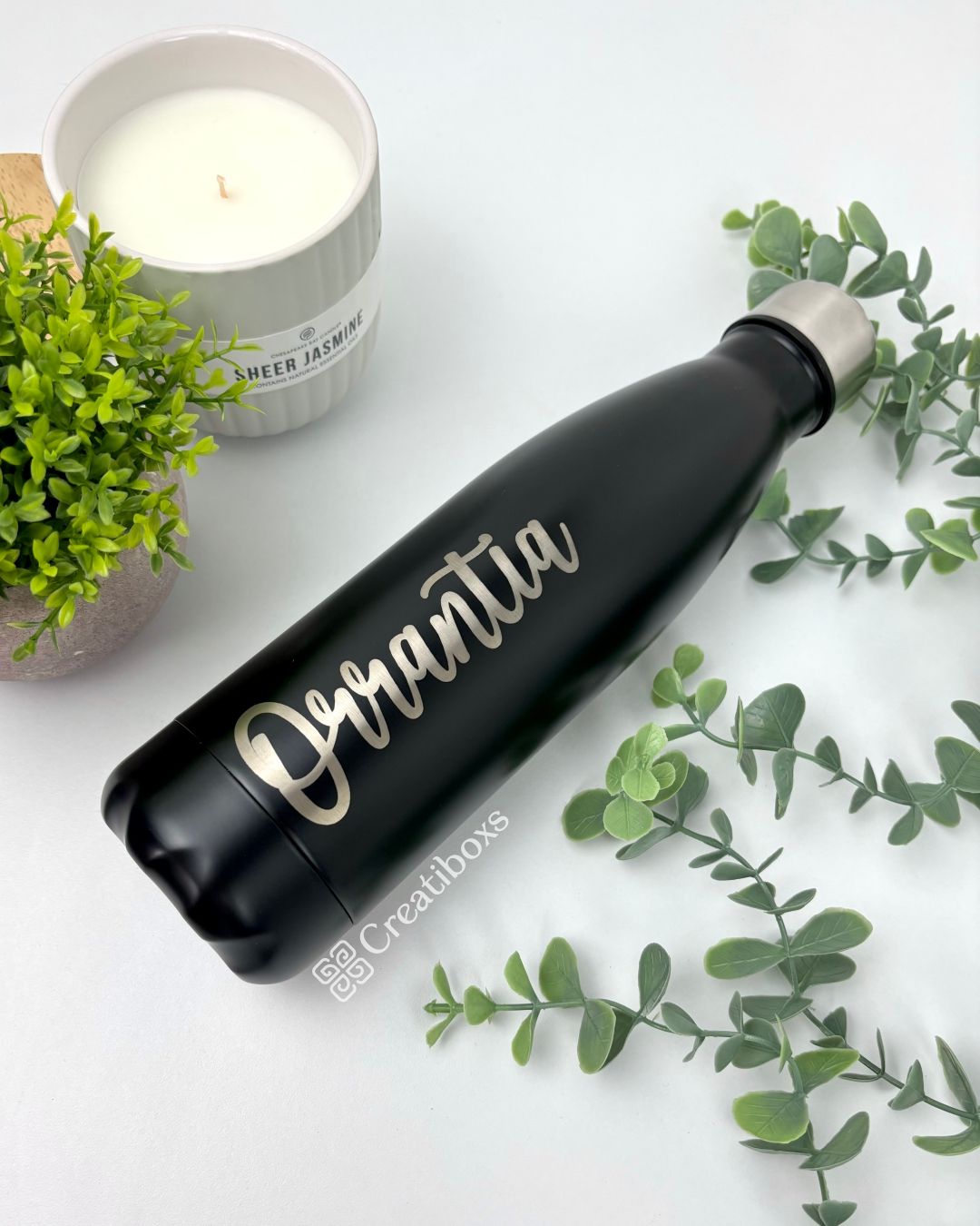 termo botella de acero color negro personalizada con nombre en grabado laser para regalo