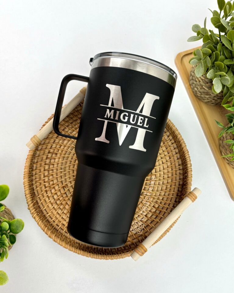 termo 30oz negro con agarradera regalo personalizado nombre en grabado laser