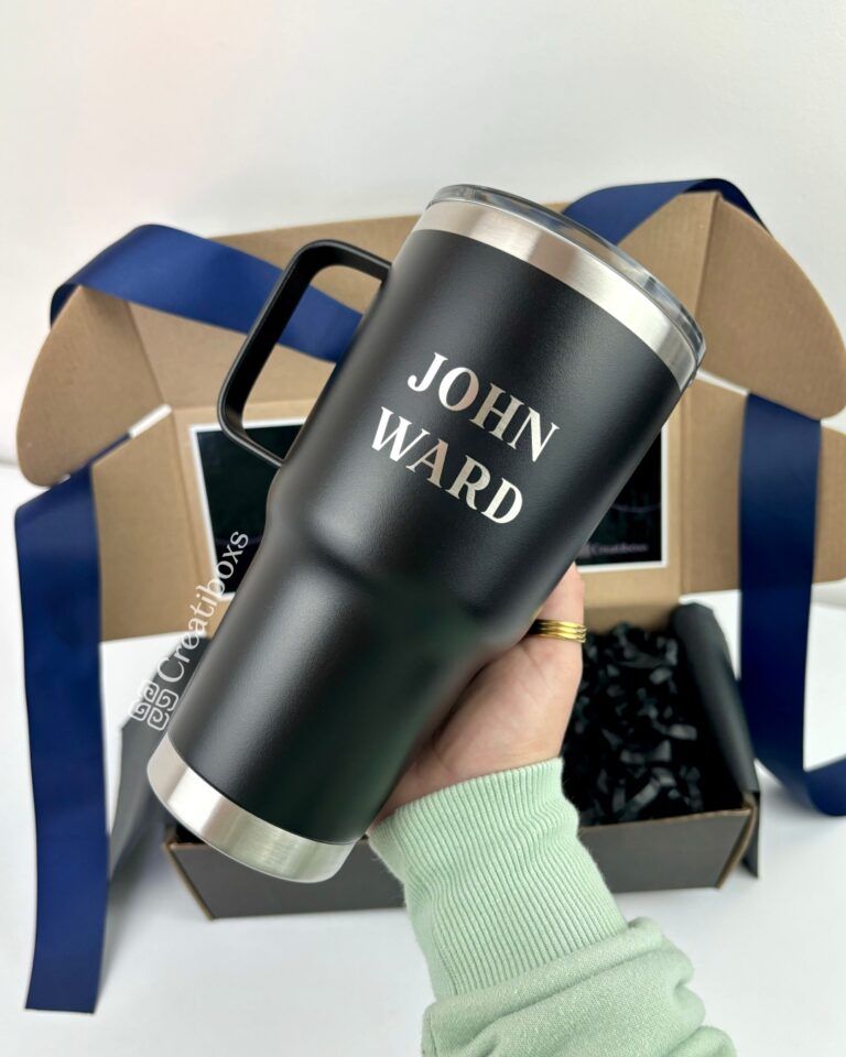 termo 30oz negro con agarradera regalo personalizado nombre en grabado laser caja de regalo de fondo
