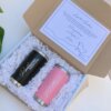 Petición para padrinos: El Kit termo clásico 590ml x2 y caja mediana personalizada incluye dos vasos personalizados, una caja mediana personalizada con papel arrugado blanco, una nota y nuestro elegante set clásico, perfecto para regalar.
