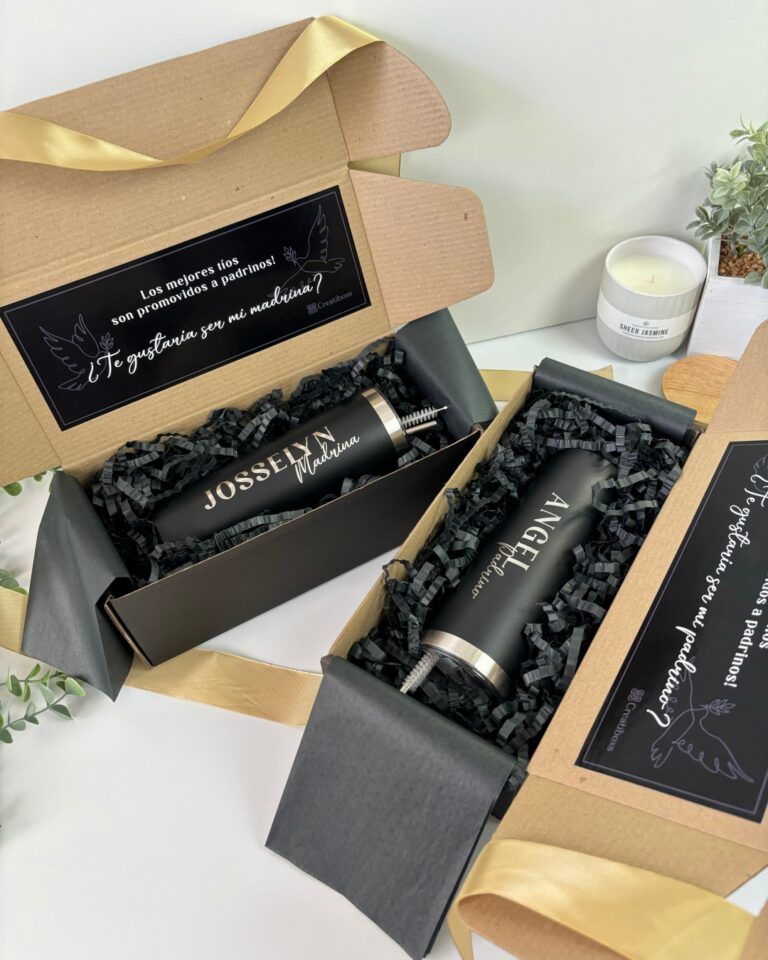 kit para padrinos con dos cajas y dos termos personalizados en color negro