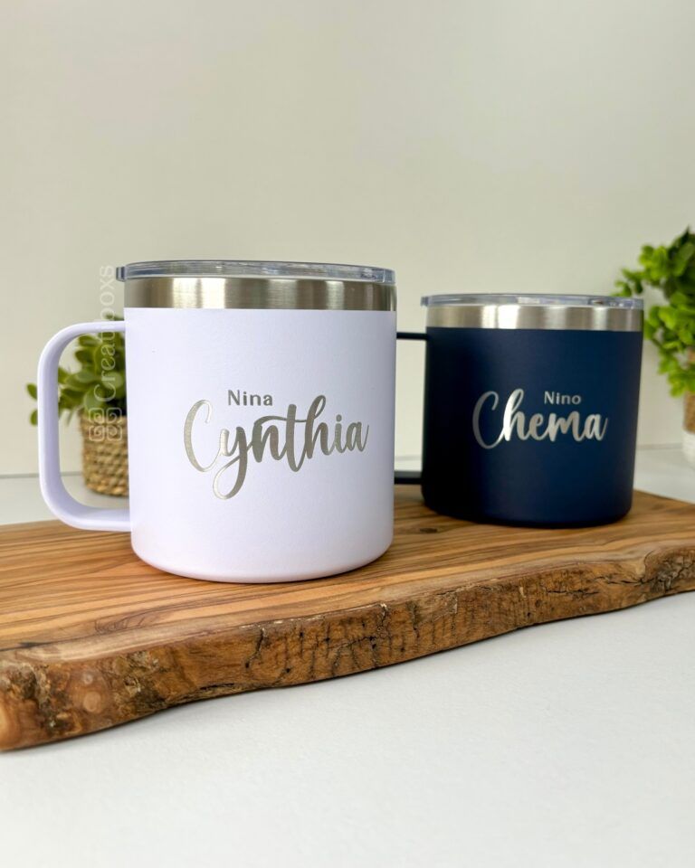 Dos termos de acero estilo taza de 420ml uno blanco y otro azul personalizados con nombre grabado en laser regalo para padrinos