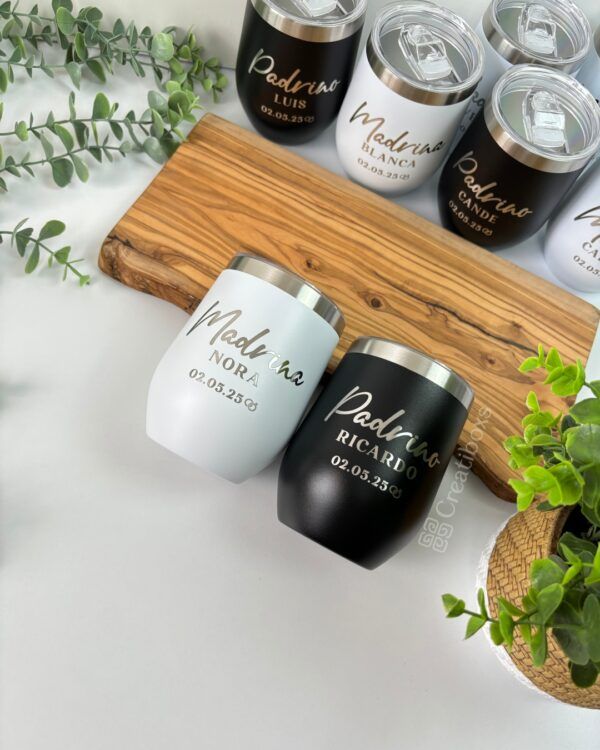 par de termos personalizados en grabado laser con nombres fecha de boda y palabras padrino y madrina uno color blanco y otro color negro