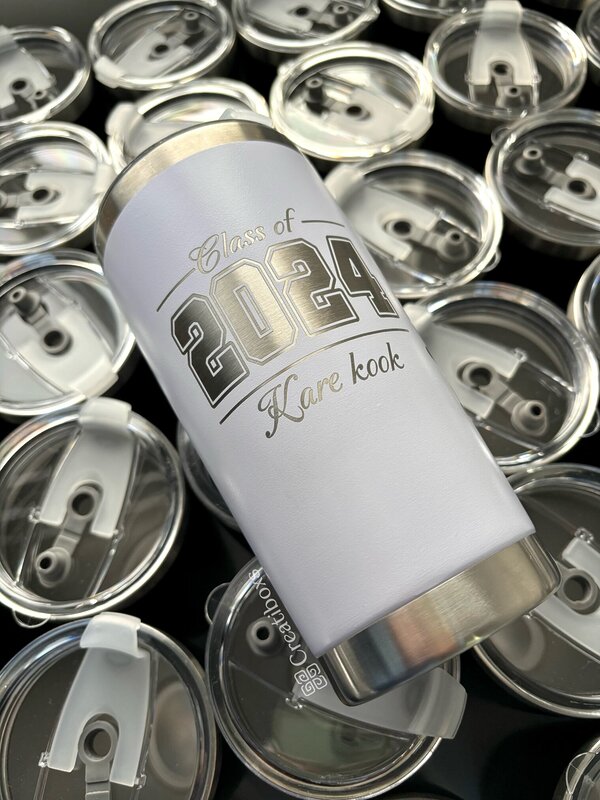 El termo blanco “Class of 2024 Kare kook” con tapa transparente es ideal como Termos personalizados de graduación regalo de graduación para celebrar este logro especial.