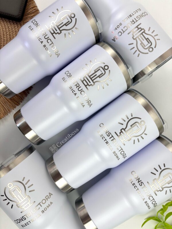 Seis termos blancos personalizados para regalo corporativo con logo y un diseño de bombilla, perfectos para regalar.