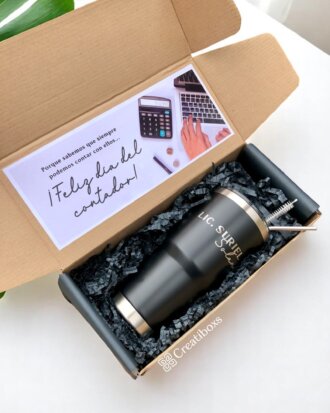 Regalo corporativo con caja de regalo y termo negro, popote de metal y tarjeta del Día del Contador, perfecta para celebrar el Día del Contador.