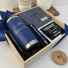 Kit regalo corporativo con termo clásico 590ml, libreta broche magnético y bolígrafo personalizado con tarjeta-ideal para regalos empresariales.