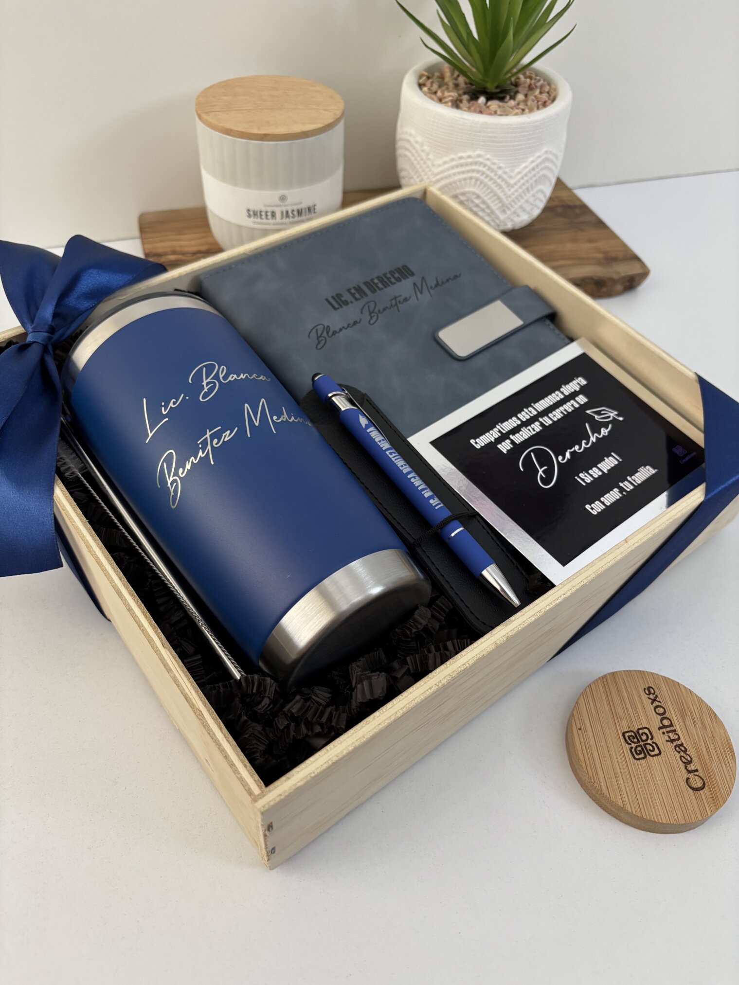 Kit regalo corporativo con termo clásico 590ml, libreta broche magnético y bolígrafo personalizado con tarjeta-ideal para regalos empresariales.