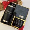Kit regalo corporativo con termo clásico 590ml, libreta con broche magnético y bolígrafo personalizado con tarjeta, todo grabado con Lic. Michelle Castro López.