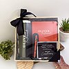 Kit regalo corporativo termo delgado 590ml, libreta y bolígrafo personalizado con tarjeta-presentado en caja regalo con cinta negra, junto a pequeñas plantas. Ideal para ocasiones especiales.