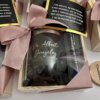 Un kit de regalo personalizado con un termo de 360 ml y un bolígrafo personalizado, presentado en una caja con un lazo rosa.