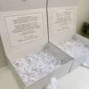 Dos cajas de regalo personalizadas con dos diseños, rígidas y magnéticas, con mensajes en español y papel triturado blanco en el interior.