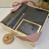 Kit regalo con termo digital liso de 500ml, libreta y bolígrafo personalizados, incluye tarjeta de agradecimiento.
