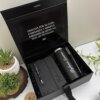 Kit regalo personalizado en caja negra con termo delgado 590ml, libreta cierre magnético vertical y bolígrafo. Incluye mensaje de agradecimiento en español. Perfecto para cualquier ocasión especial.